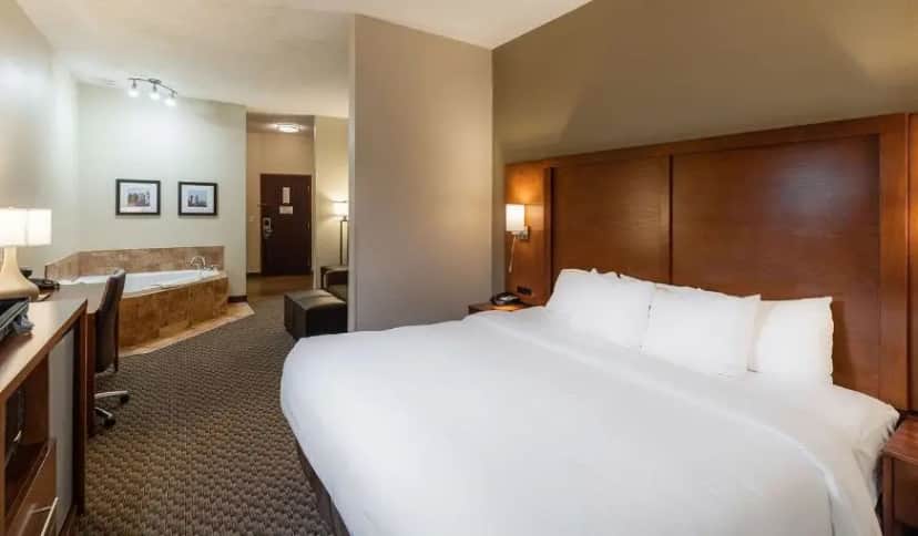 Comfort Suites Troy-I75 — suite