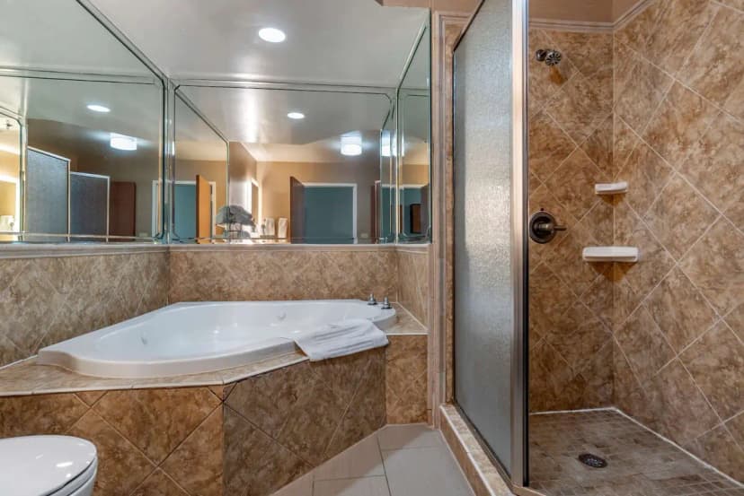 Hotels with jacuzzi in room in Vicksburg