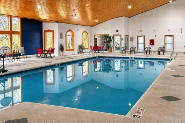 Comfort Suites Wisconsin Dells Area — guest room