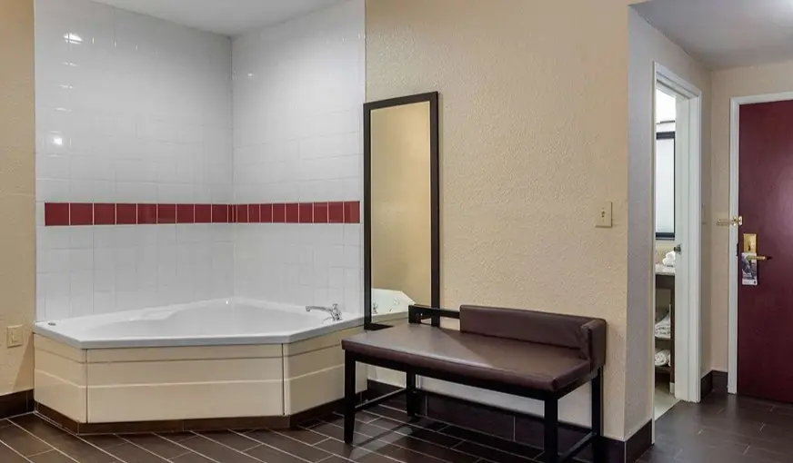 Comfort Suites Woodstock — suite