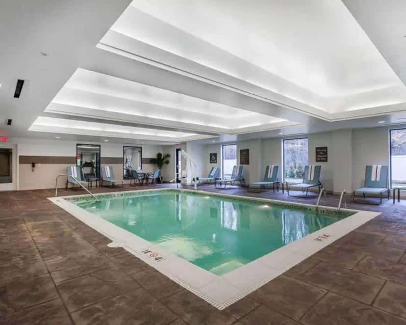 In-room hot tub at Comfort Suites Youngstown North in Youngstown, OH