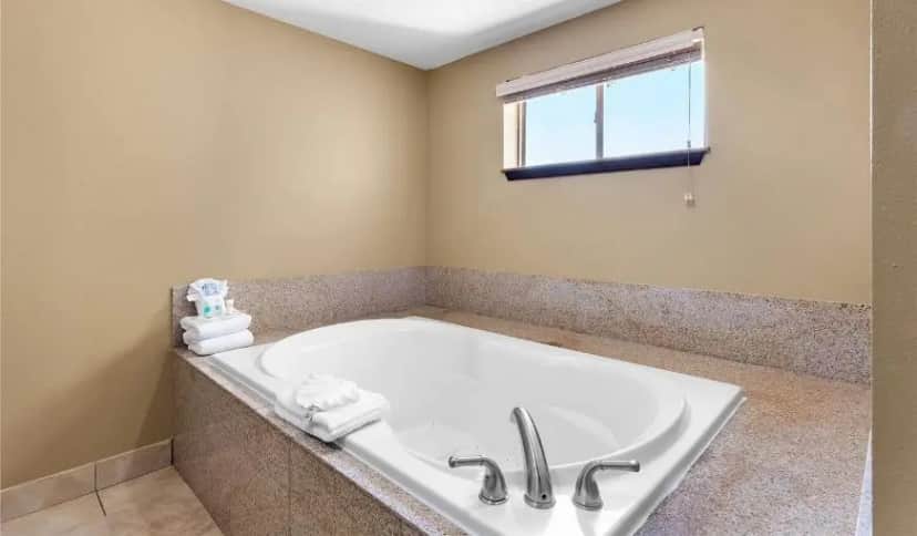 Comfort Suites Yukon – SW Oklahoma City hotel photo 1 in Yukon, Oklahoma