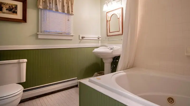 In-room hot tub at Cooper Hill Inn in Dover, VT