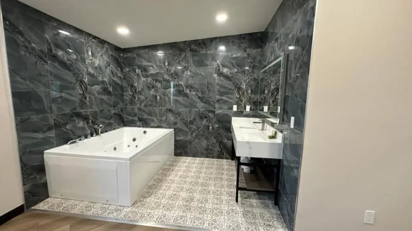 Hotels with jacuzzi in room in Costa Mesa