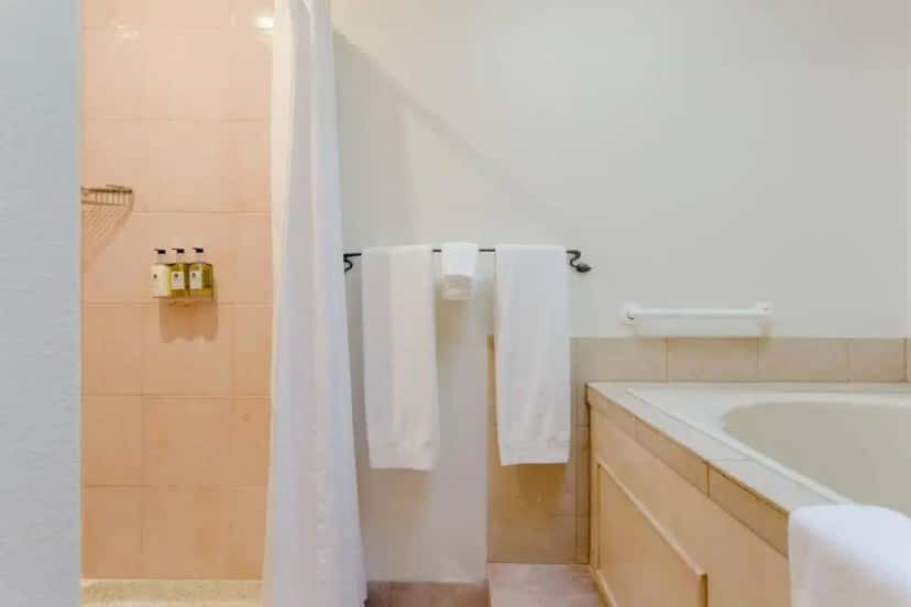 In-room hot tub at Cottage Grove Inn in Calistoga, CA