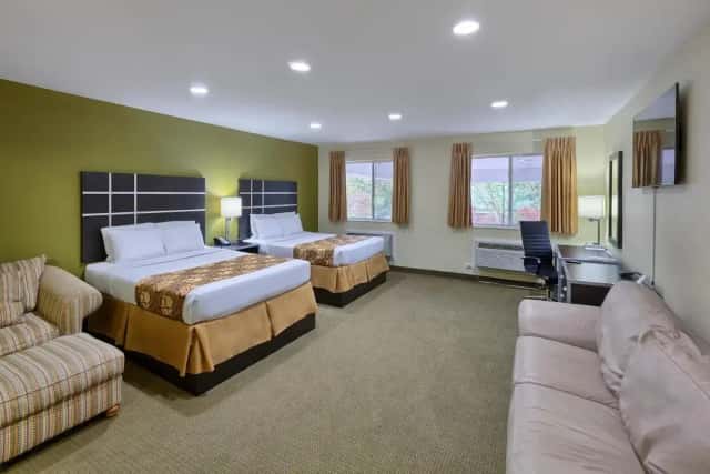 Country Hearth Inn Knightdale Raleigh — guest room