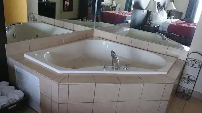 In-room hot tub at Country Inn & Suites by Radisson, Aiken, SC in Aiken, SC