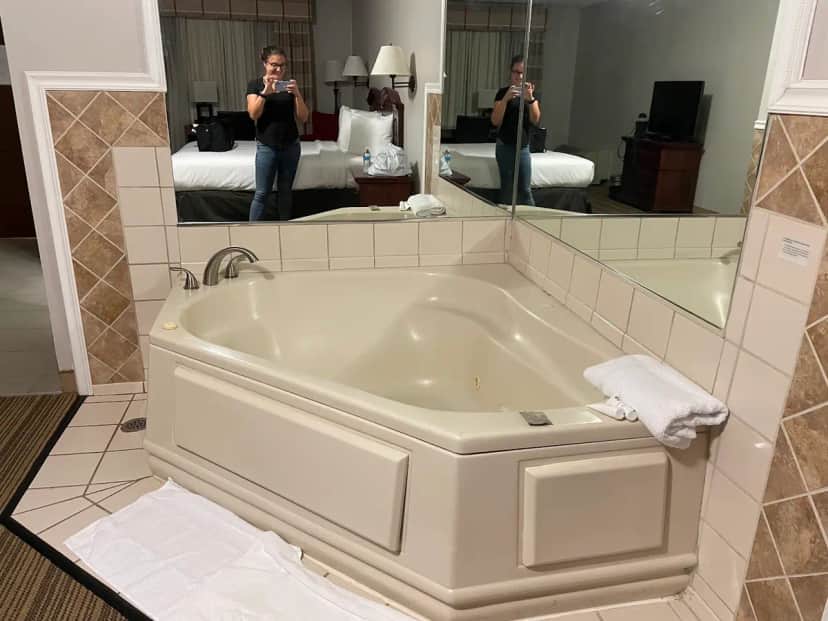Private in-room jacuzzi tub at Country Inn & Suites by Radisson, Annapolis, MD