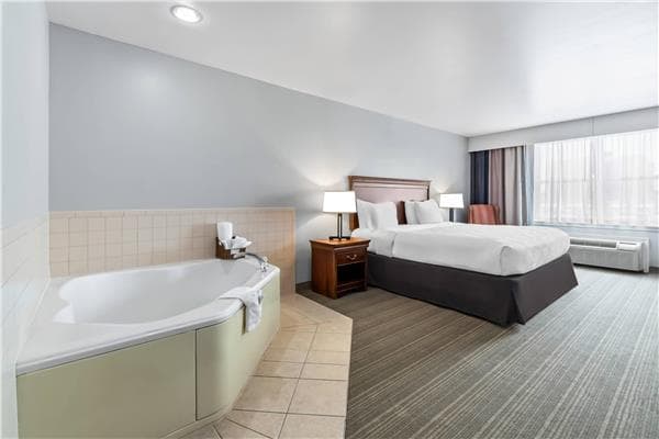 Jetted bathtub