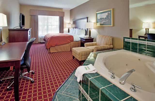 Jetted bathtub