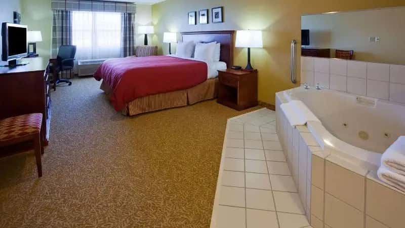 In-room hot tub at Country Inn & Suites by Radisson, Dakota Dunes, SD in North Sioux City, SD