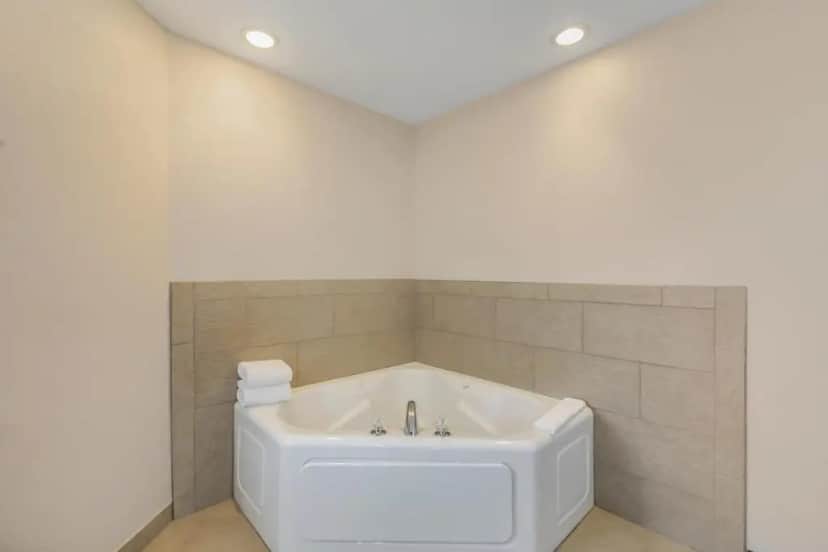 Private in-room jacuzzi tub in the King Suite with Whirlpool - Non-Smoking at Country Inn & Suites by Radisson, Elk Grove Village/Itasca