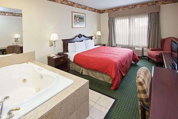 Jetted bathtub