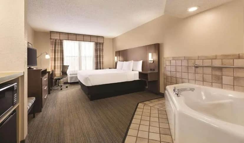 Country Inn & Suites by Radisson, Forest Lake, MN hotel photo 1 in Forest Lake, Minnesota