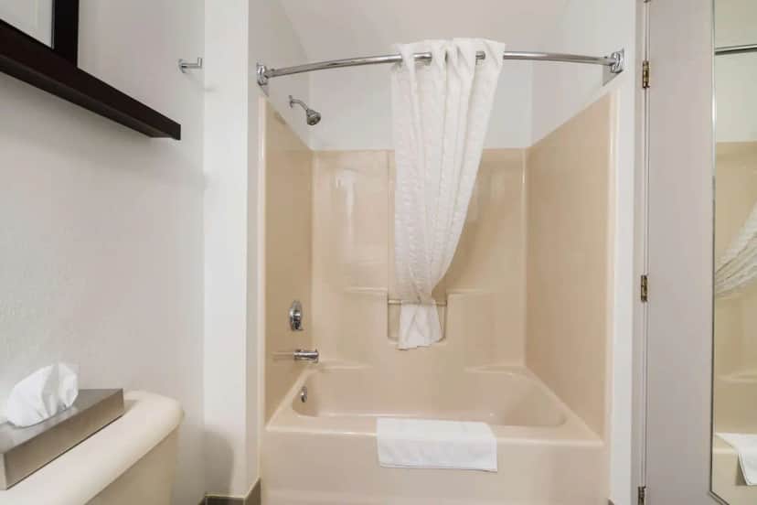 Deep soaking bathtub at Country Inn & Suites by Radisson, Freeport, IL