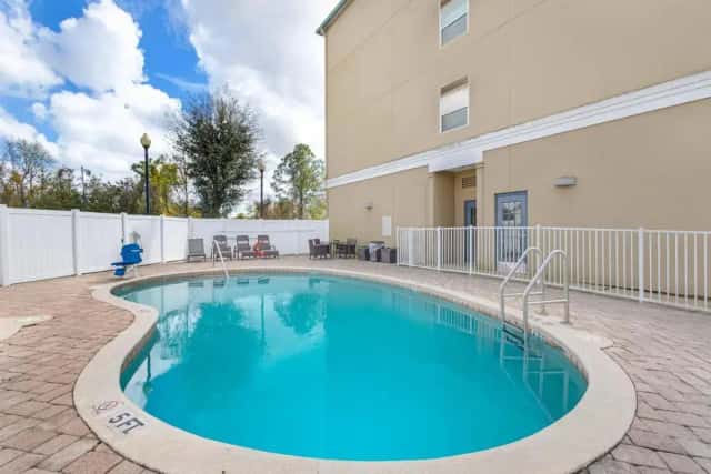 Country Inn & Suites by Radisson, Jacksonville, FL — guest room