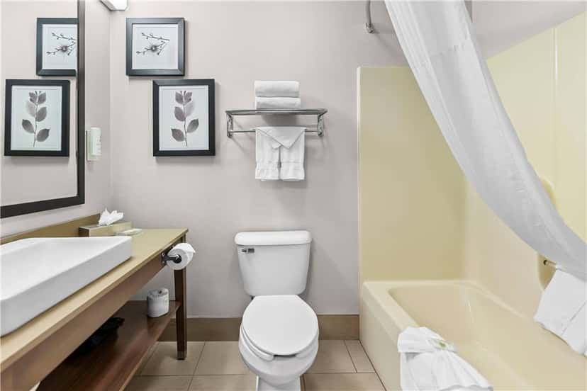 In-room hot tub at Country Inn & Suites by Radisson, Kenosha, WI in Kenosha, WI