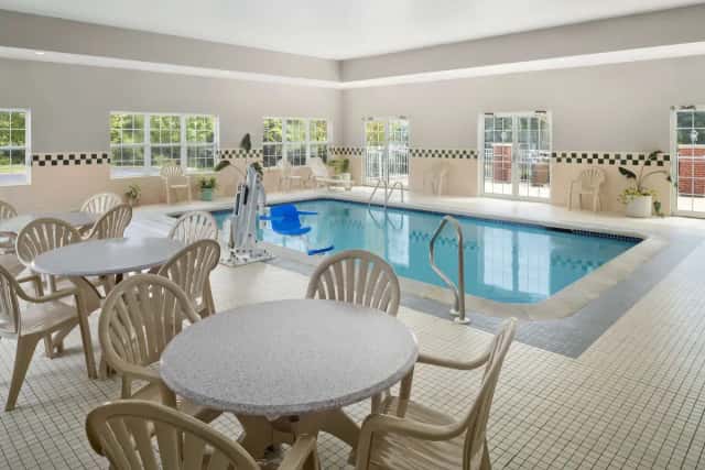Country Inn & Suites by Radisson, Louisville South, KY — guest room