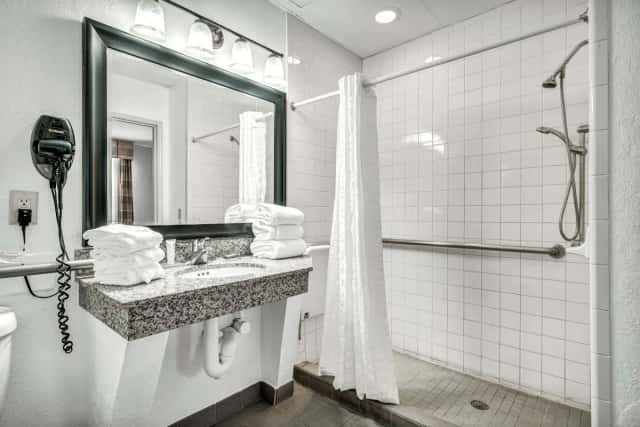 Country Inn & Suites by Radisson, Oklahoma City at Northwest Expressway, OK — guest room