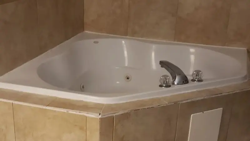 In-room hot tub at Country Inn & Suites by Radisson, Petersburg, VA in Petersburg, VA
