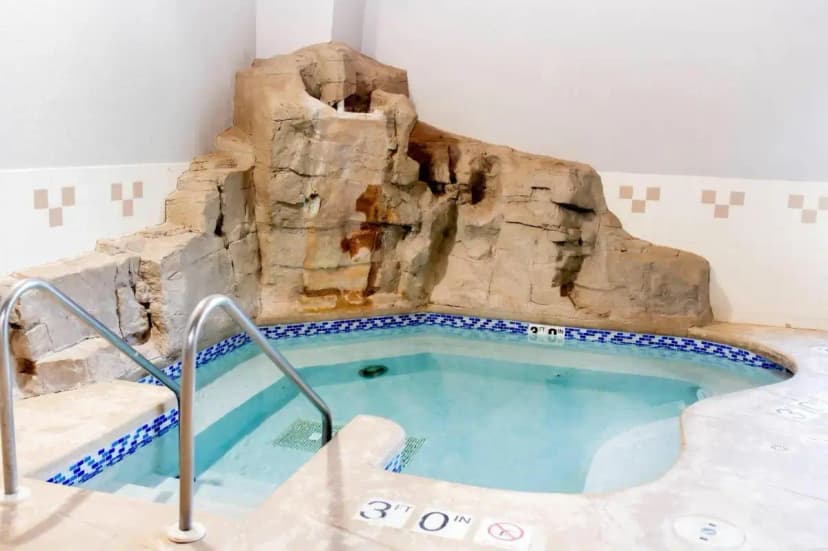 Hotels with jacuzzi in room in Prairie Du Chien