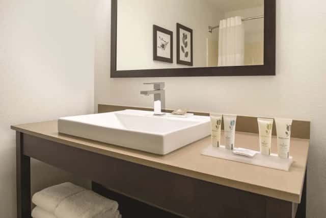 Country Inn & Suites by Radisson, Romeoville, IL — guest room