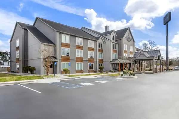 Country Inn & Suites by Radisson, Savannah I-95 North, GA — guest room