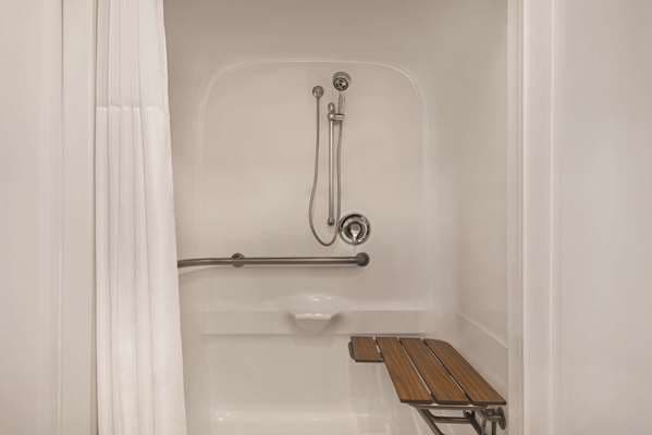 Deep soaking bathtub
