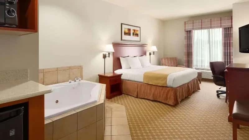 In-room hot tub at Country Inn & Suites by Radisson, Tifton, GA in Tifton, GA