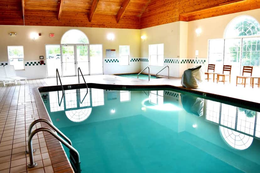 Shared indoor hot tub at Country Inn River Falls