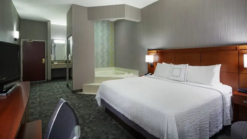 Hotels with jacuzzi in room in Saint Charles