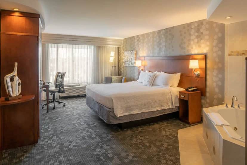 Courtyard by Marriott Jacksonville Orange Park hotel photo 1 in Orange Park, Florida