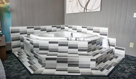 Hotels with jacuzzi in room in Norwich