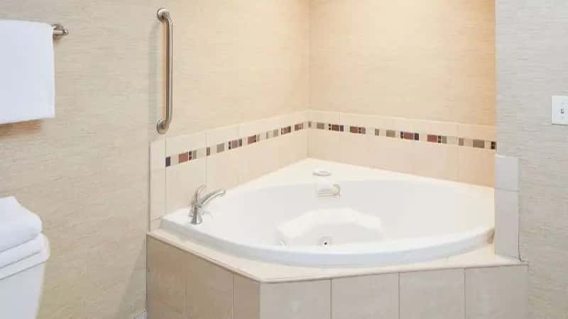 In-room hot tub at Courtyard Charleston Mt. Pleasant in Mount Pleasant, SC
