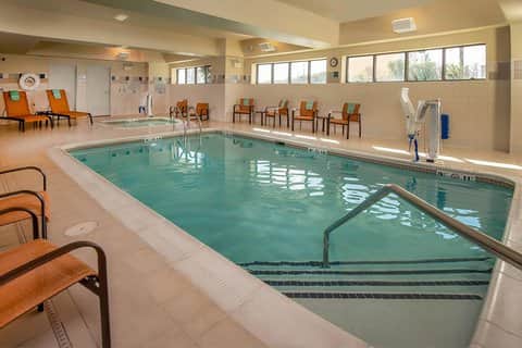 Courtyard Hagerstown — pool