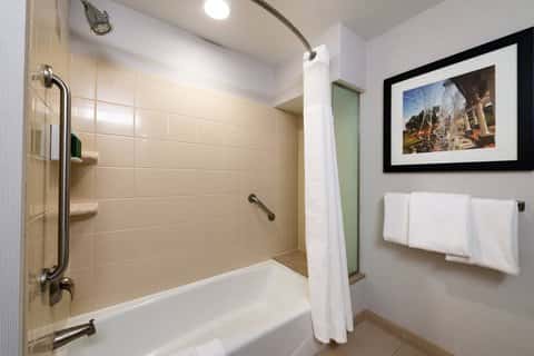 Deep soaking tub at Courtyard High Point in High Point, NC