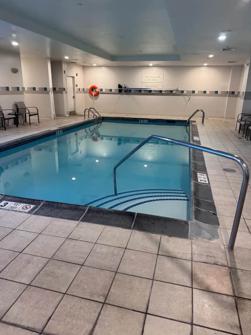 Courtyard Long Island Macarthur Airport — pool