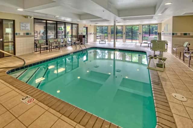 Courtyard Memphis Southaven — guest room