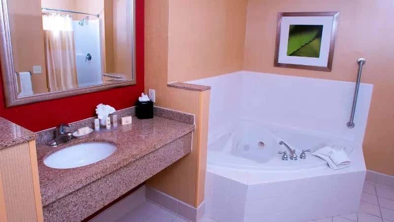 In-room hot tub at Courtyard Middlebury in Middlebury, VT