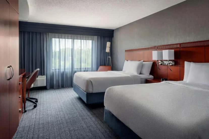 In-room hot tub at Courtyard Paramus in Paramus, NJ