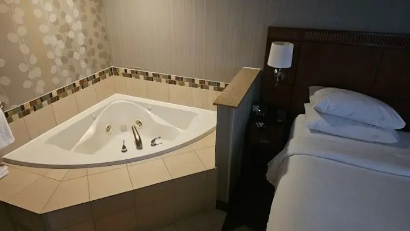 In-room hot tub at Courtyard Paramus in Paramus, NJ