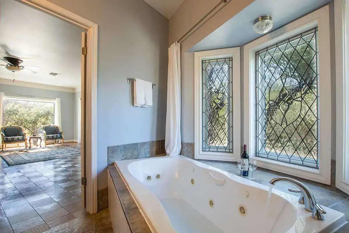 Creekhaven Inn & Spa Private in-room jacuzzi tub