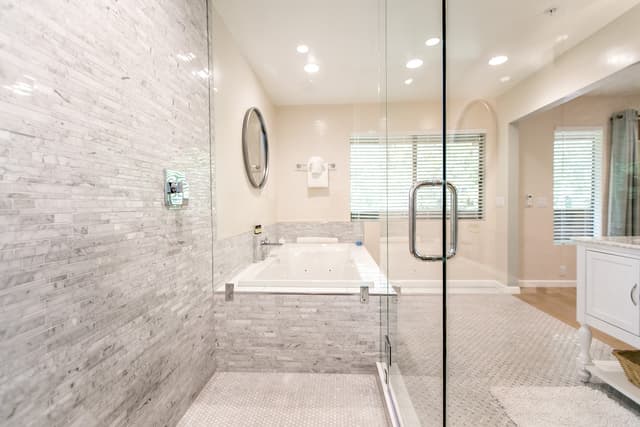 Deep soaking bathtub