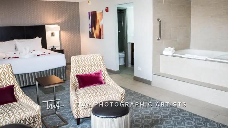 Hotels with jacuzzi in room in Burr Ridge
