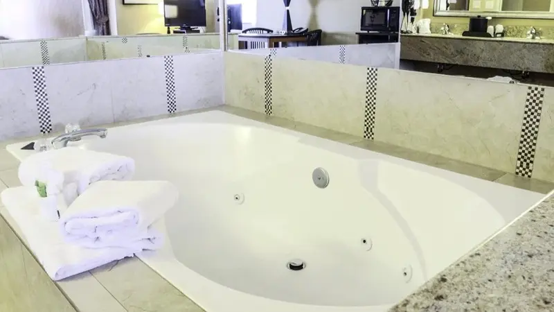 Hotels with jacuzzi in room in Murray