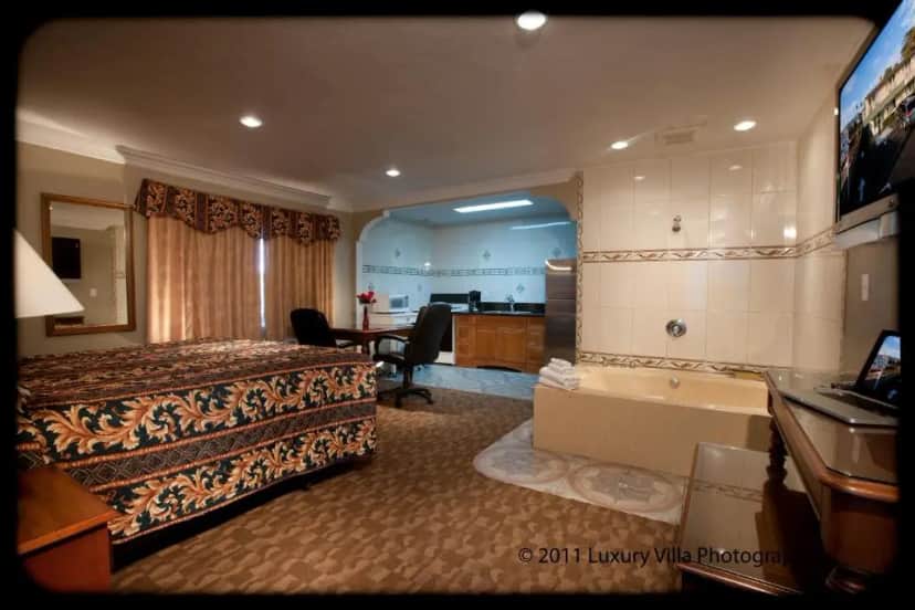 Private in-room jacuzzi tub in the Suite with Spa Bath and Full Kitchen at Crystal Lodge Motel