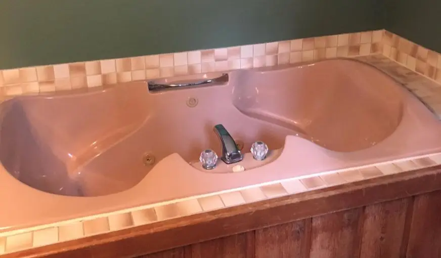 Hotels with jacuzzi in room in Thompsonville