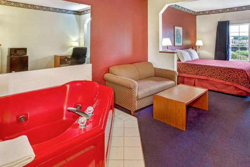 Hotels with jacuzzi in room in Gresham