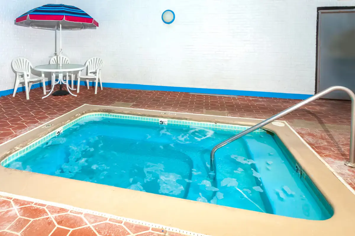 Hotels in Harvey with a jacuzzi in the room