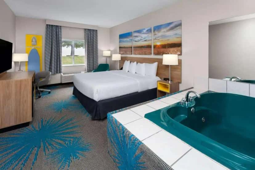 In-room hot tub at Days Inn & Suites by Wyndham Morris I-80 in Morris, CT
